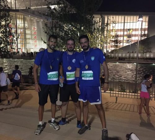 Η ολιγομελής ομάδα μετά τον τερματισμό, στο πάρκο του Ιδρύματος Σταύρος Νιάρχος